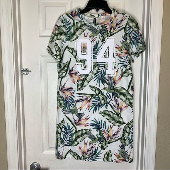 H&M Divided 94 Tee Shirt Dress Floral Pattern - Picture 2 of 8
